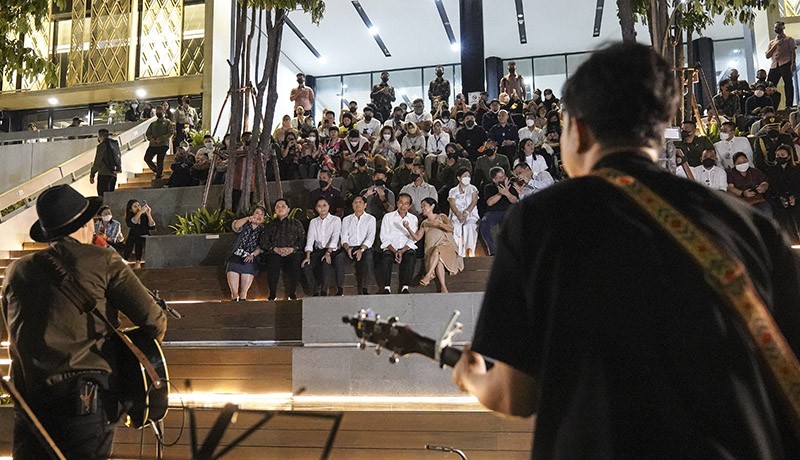 Akrab, Presiden Jokowi Ajak Presiden Filipina Ferdinand Marcos Jalan-Jalan ke Sarinah - Bagian 3