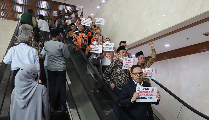 Tolak Kenaikan Harga BBM, Fraksi PKS Walk Out saat Rapat Paripurna DPR - Bagian 3