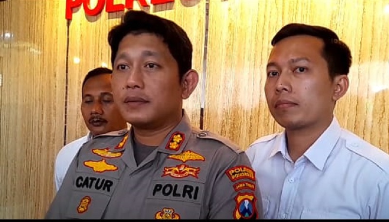 title Olah TKP Penganiayan Santri Gontor hingga Tewas, Polisi Temukan Pentungan Olah TKP Penganiayan Santri Gontor hingga Tewas, Polisi Temukan Pentungan