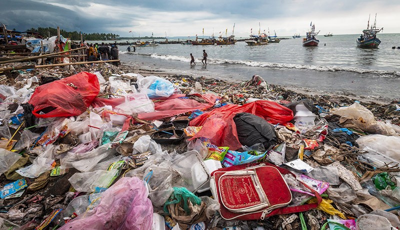 Pesisir Pantai Pandeglang Dipenuhi Sampah Plastik - Bagian 1