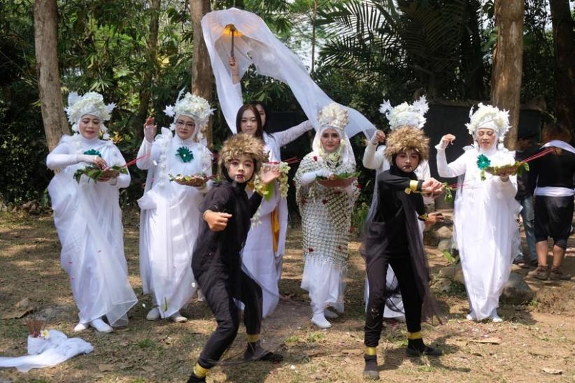  Ratusan Seniman Meriahkan Indonesia Bertutur 2022 di Borobudur - Bagian 1