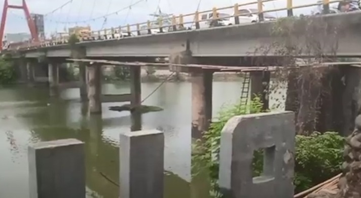 Sandal Jepit Jadi Petunjuk Penemuan Wanita yang Tewas di Sungai