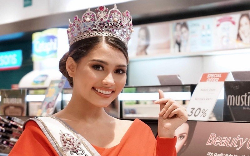 Profil Frederika Alexis Cull, Puteri Indonesia Termuda Penuh Prestasi