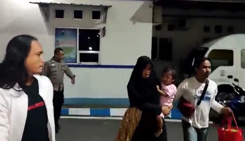 title Telantar di Jalan, Ibu Hamil dan Anak Balita di Pangkalpinang Ditolong Polisi Telantar di Jalan, Ibu Hamil dan Anak Balita di Pangkalpinang Ditolong Polisi