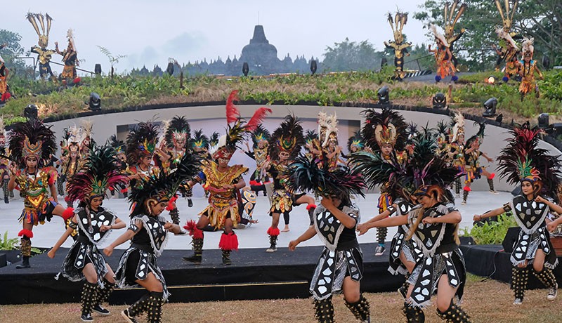 Komunitas Lima Gunung Meriahkan Indonesia Bertutur di Candi Borobudur