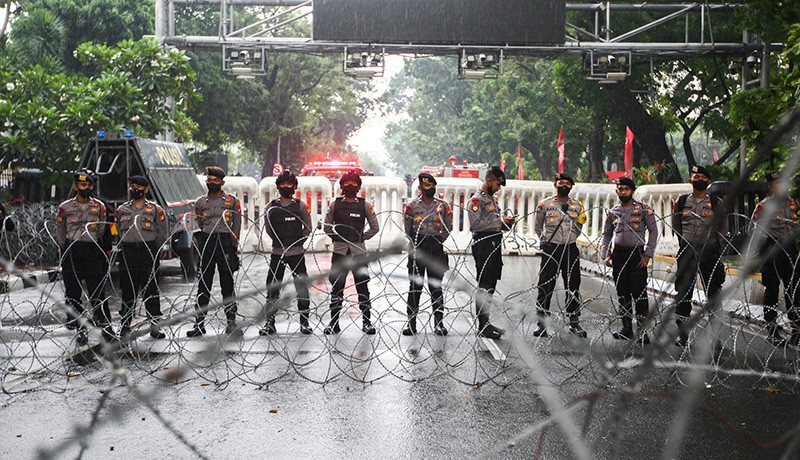 Cegah Pengunjuk Rasa, Akses Menuju Istana Negara Dipasang Kawat Berduri - Bagian 1