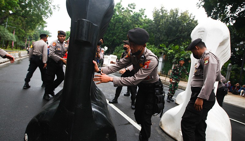 Cegah Pengunjuk Rasa, Akses Menuju Istana Negara Dipasang Kawat Berduri - Bagian 4