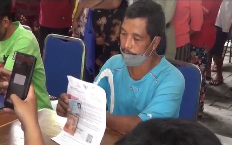 Pencairan BLT BBM di Kantor Pos Gianyar Bali Membeludak, Warga Antre Berjam-jam