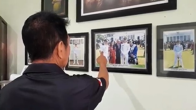 title Keluarga Pilot Pesawat TNI AL Jatuh di Selat Madura Sudah Ikhlas: Semoga Cepat Ketemu Keluarga Pilot Pesawat TNI AL Jatuh di Selat Madura Sudah Ikhlas: Semoga Cepat Ketemu