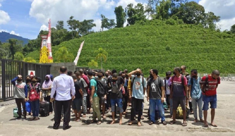 Malaysia Deportasi 66 PMI Bermasalah via PLBN Entikong