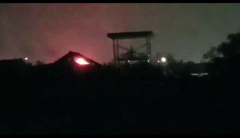 Diduga Tersambar Petir, Tangki BBM Pertamina Balongan Indramayu Terbakar Hebat