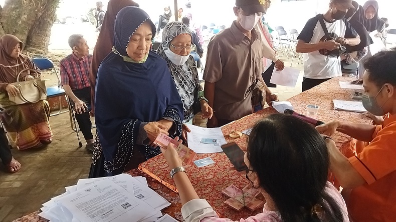 Terima BLT BBM, Warga Malang: Alhamdulillah Sangat Membantu