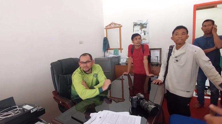 Guru Madrasah Geruduk Kantor Kemenag Aceh Tengah Protes Pemalsuan SK Honorer
