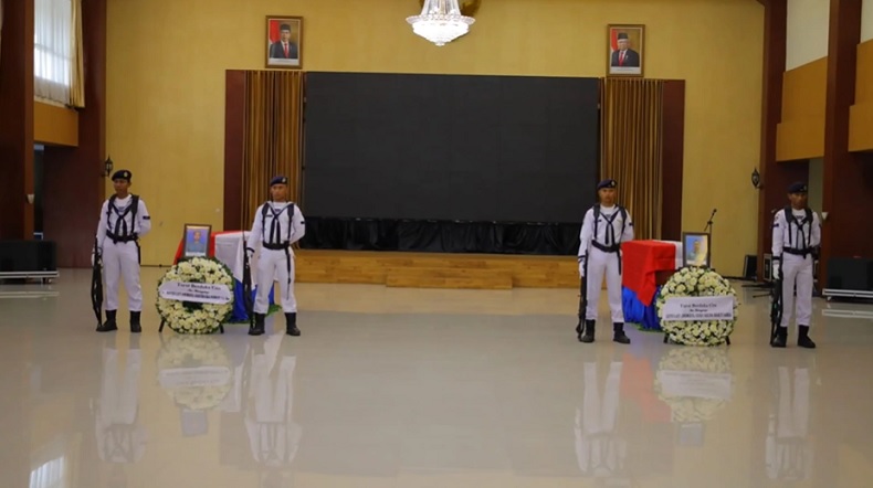 title Jasad Pilot dan Kopilot Pesawat TNI AL Jatuh di Selat Madura Dimakamkan Pagi Ini Jasad Pilot dan Kopilot Pesawat TNI AL Jatuh di Selat Madura Dimakamkan Pagi Ini