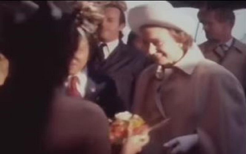 title Potret Cantik Ratu Elizabeth II saat Kunjungi Bali di Tahun 1974 Potret Cantik Ratu Elizabeth II saat Kunjungi Bali di Tahun 1974