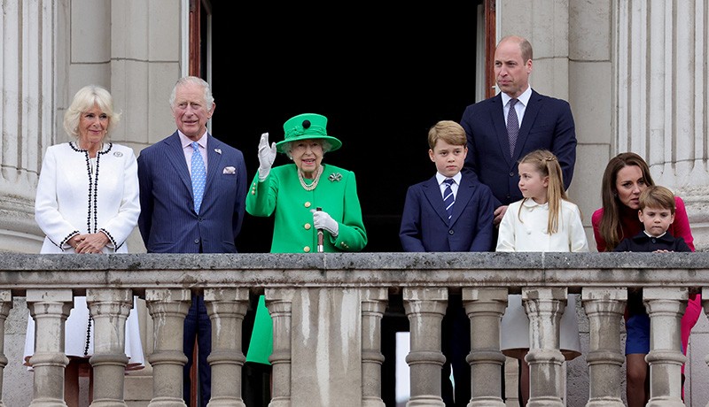 Foto-Foto Momen Spesial Ratu Elizabeth II bersama Anak, Cucu dan Cicit - Bagian 3