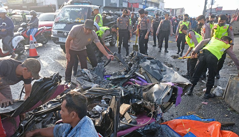 Penampakan Mobil Ringsek Menjadi Puing Akibat Kecelakaan Maut Di Wonosobo