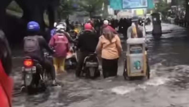 4 Titik Banjir akibat Hujan Deras di Bandung, Cibaduyut dan Pasirkoja Terparah