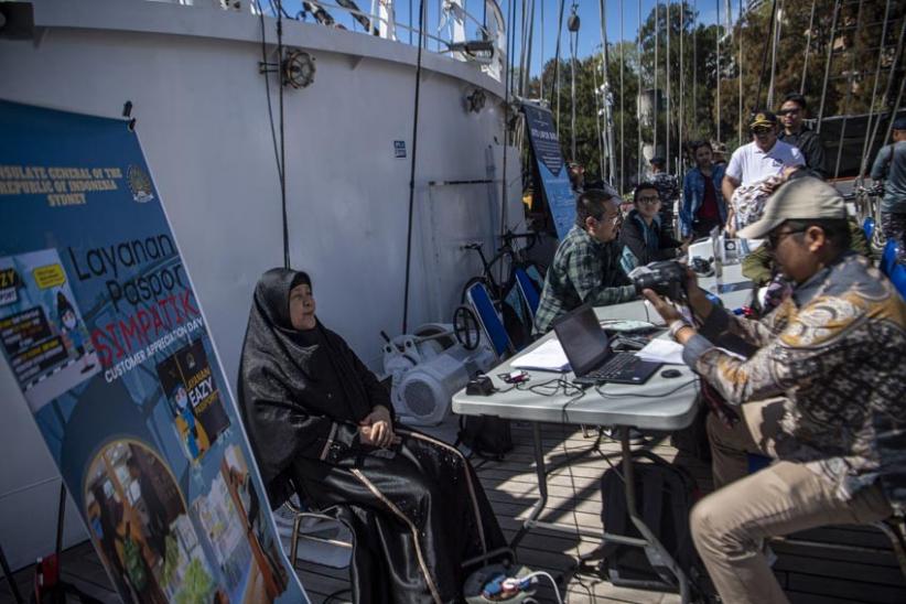 Konjen RI Sydney Buka Layanan Pembuatan dan Perpanjangan Paspor di Atas KRI Bima Suci-945 - Bagian 1