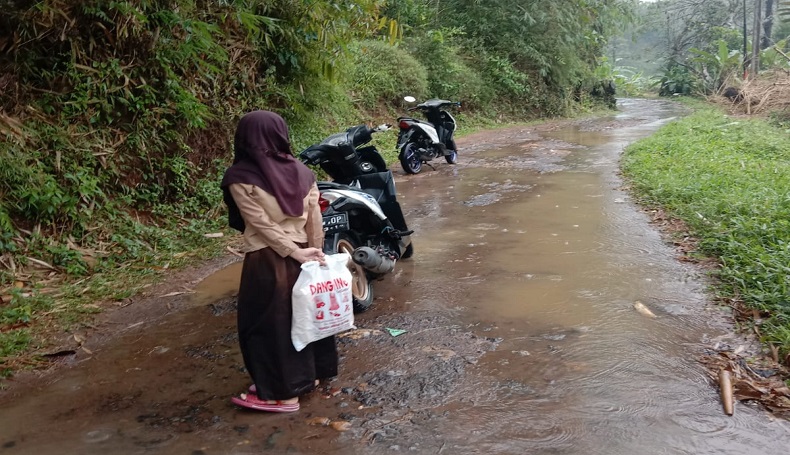 HUT ke-152 Kabupaten Sukabumi, Warga Berharap Jadi Momentum Perbaikan Jalan Rusak