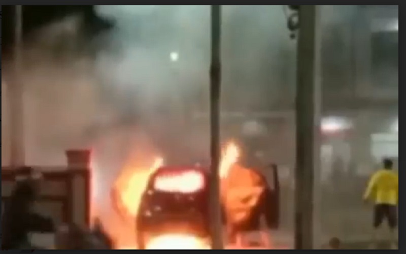 Minibus Terbakar di SPBU Kota Makassar Bikin Panik Warga 
