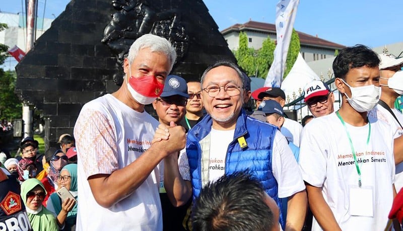 Jalan Bareng Ganjar di Semarang, Zulkifli Hasan Berharap Indonesia Damai dan Kokoh - Bagian 1