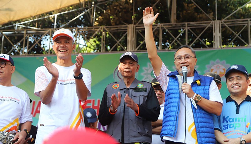 Jalan Bareng Ganjar di Semarang, Zulkifli Hasan Berharap Indonesia Damai dan Kokoh - Bagian 3