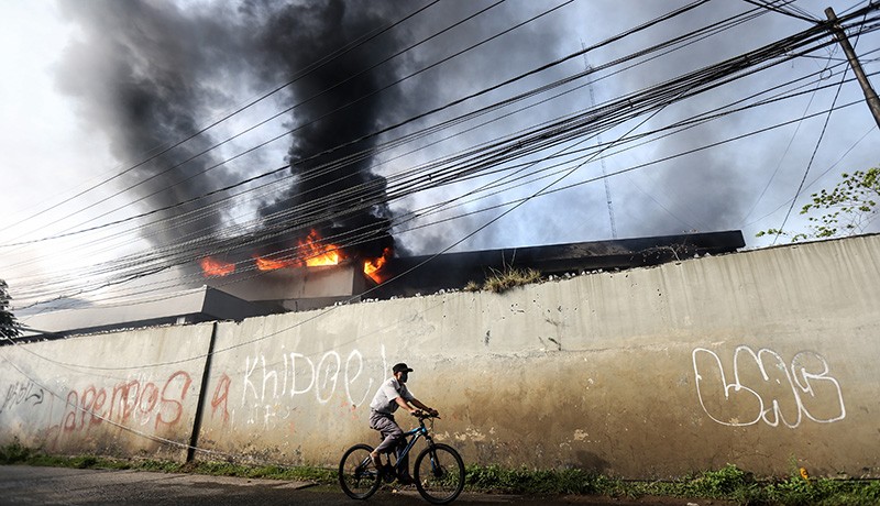 Kebakaran Gudang JNE di Depok - Bagian 4