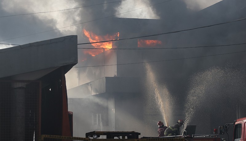 Kebakaran Gudang JNE di Depok - Bagian 1
