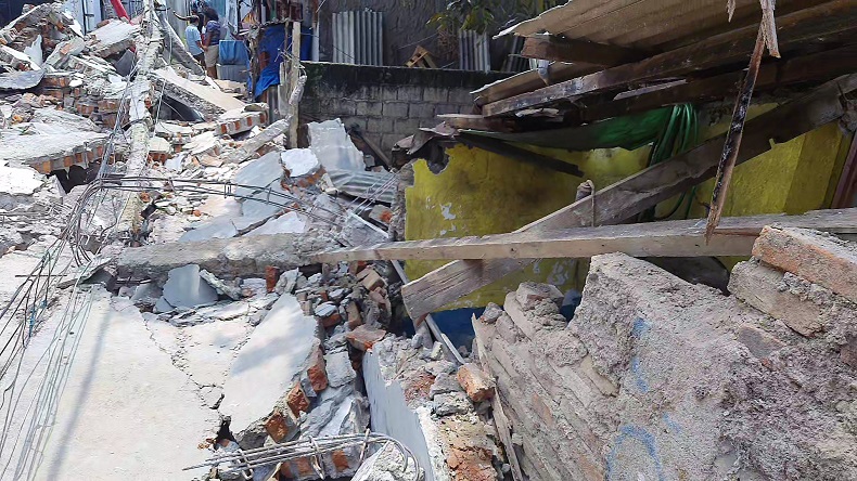 Ledakan Terdengar saat Kebakaran Gudang JNE di Depok, Sejumlah Rumah Rusak Tertimpa Tembok