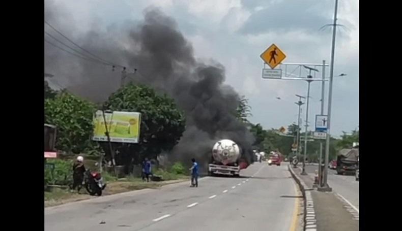 Ngeri, Truk Tangki Elpiji Pertamina Terbakar Dan Nyaris Meledak Di ...