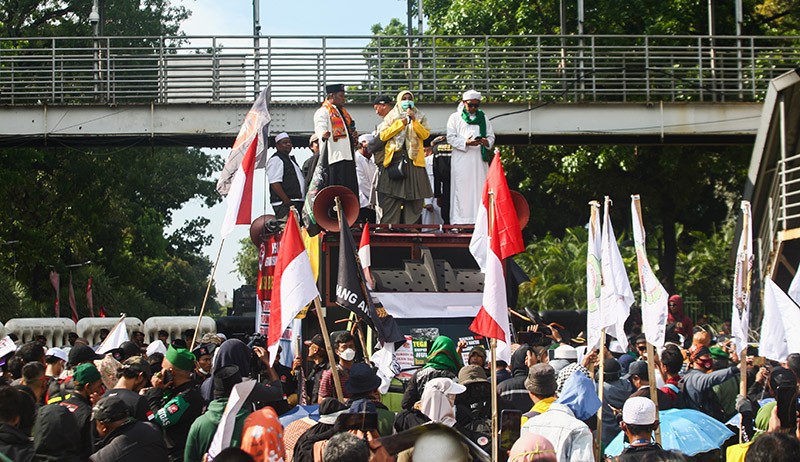 Massa PA 212 Demo Tolak Harga BBM Naik, Bawa-Bawa Nama Ahok - Bagian 4