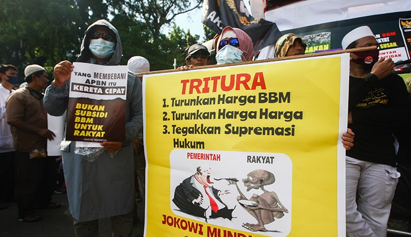 Massa PA 212 Demo Tolak Harga BBM Naik, Bawa-Bawa Nama Ahok - Bagian 2
