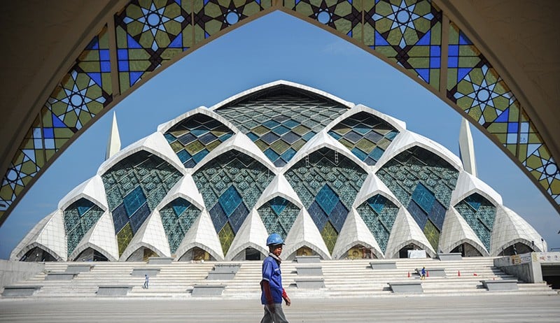 Penampakan Megahnya Arsitektur Masjid Al Jabbar Di Bandung