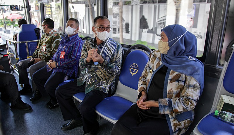 Uji Coba Bus Listrik Buatan Dalam Negeri di Surabaya - Bagian 2