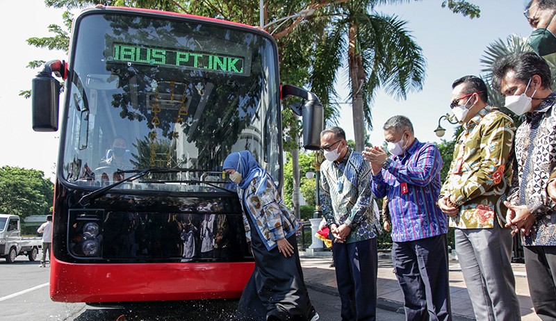 Uji Coba Bus Listrik Buatan Dalam Negeri di Surabaya - Bagian 3