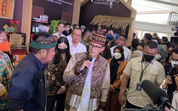 title Buka Program Beli Kreatif, Menparekraf Sandi Dorong UMKM di Palembang Naik Kelas Buka Program Beli Kreatif, Menparekraf Sandi Dorong UMKM di Palembang Naik Kelas