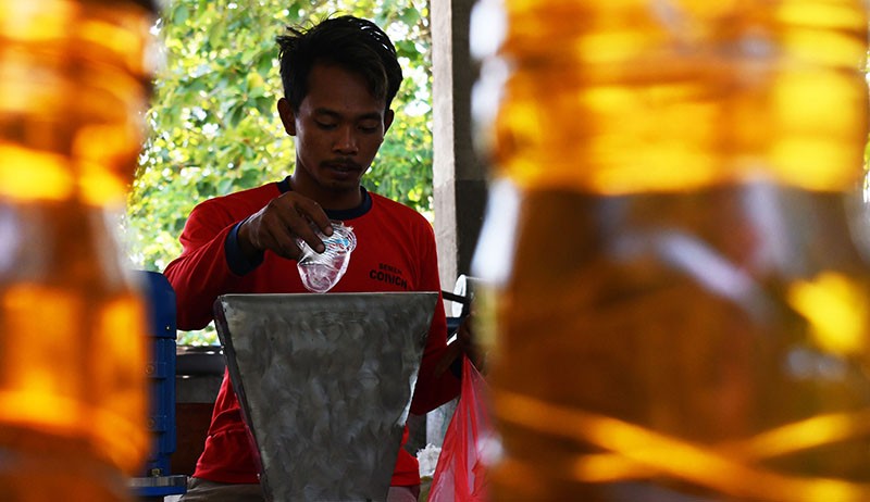 Pekerja di Madiun Ubah Plastik Jadi BBM Solar, Sehari Hasilkan 10 Liter - Bagian 2