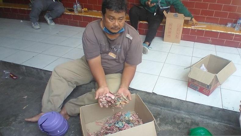 Gibran Siap Bantu Penjaga Sekolah di Solo yang Uangnya Rp50 Juta Rusak Dimakan Rayap