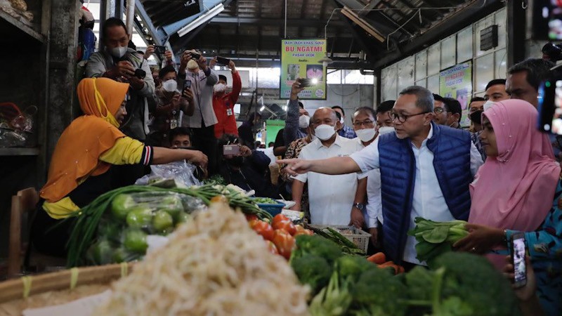 Mendag Zulkifli Hasan: Harga BBM Subsidi Naik, Harga Barang Pokok Masih Stabil - Bagian 1