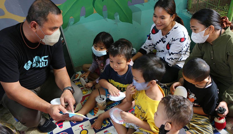 MNC Peduli Sambangi Taman Bacaan Jembatan Lima Tambora - Bagian 2