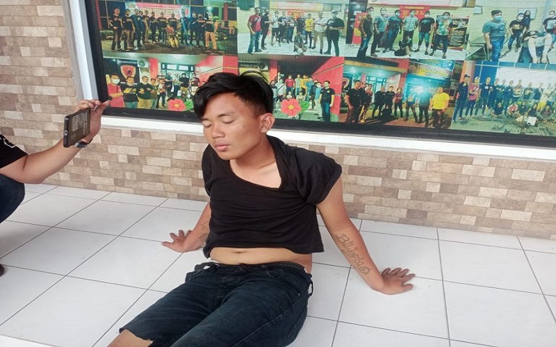 Bikin Emosi Warga, Duda Pengangguran Ditembak Polisi saat Santai di Taman Kota