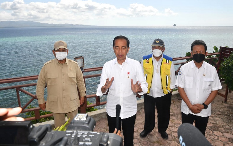 Kunjungi Pulau Terluar NKRI di Maluku, Jokowi: Harus Ada Desain Pertahanan Negara