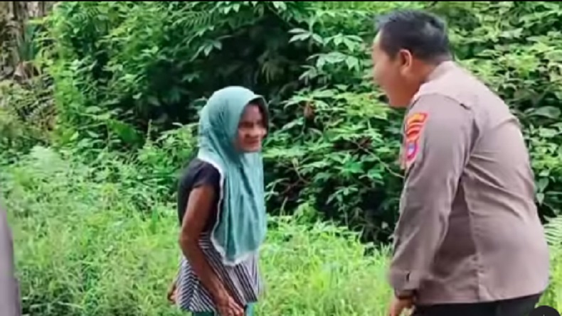 Kisah Nenek Niam Jalan Seorang Diri Disapa Polisi, Endingnya Bikin Haru