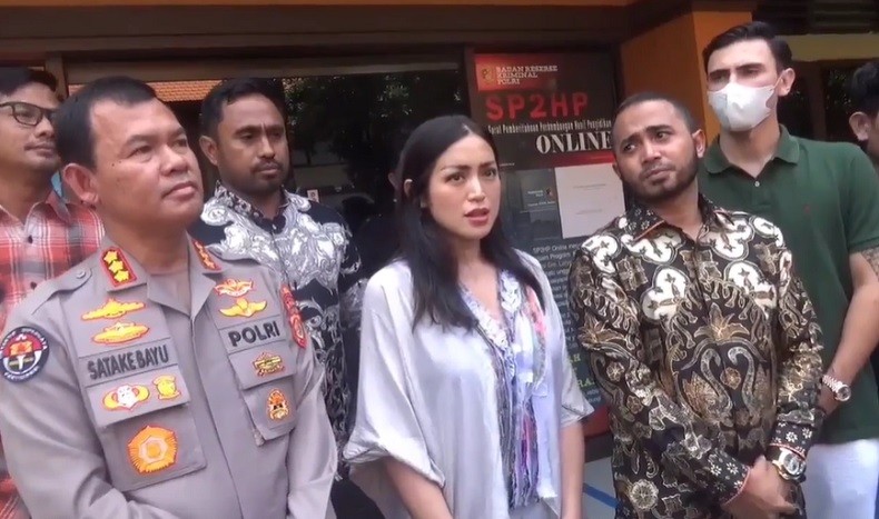 Jessica Iskandar Datangi Polda Bali Klarifikasi Kasus Penggelapan Mobil