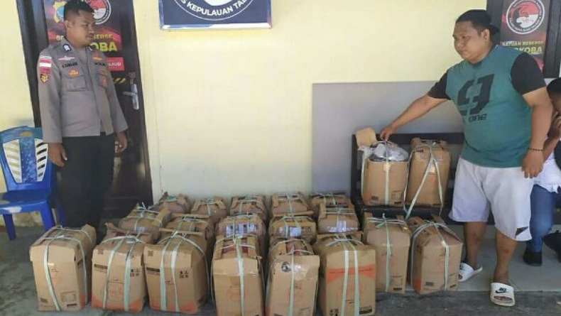 Razia di Pelabuhan Melonguane Talaud, Polisi Amankan Ratusan Liter Miras Cap Tikus 