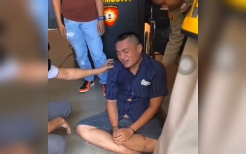 title Tangan Diborgol, Oknum Polisi yang Tampar PM TNI Menangis dan Mengaku Sakit Tangan Diborgol, Oknum Polisi yang Tampar PM TNI Menangis dan Mengaku Sakit