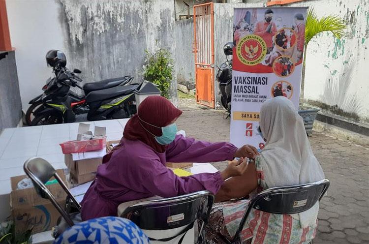 Digelar di Kantor Pos, Penerima Bansos di Kulonprogo Langsung Vaksin Covid-19