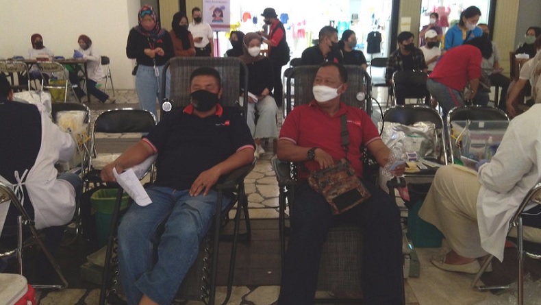 Masyarakat Bandung Rela Antre Untuk Ikut Donor Darah PSMTI Jawa Barat