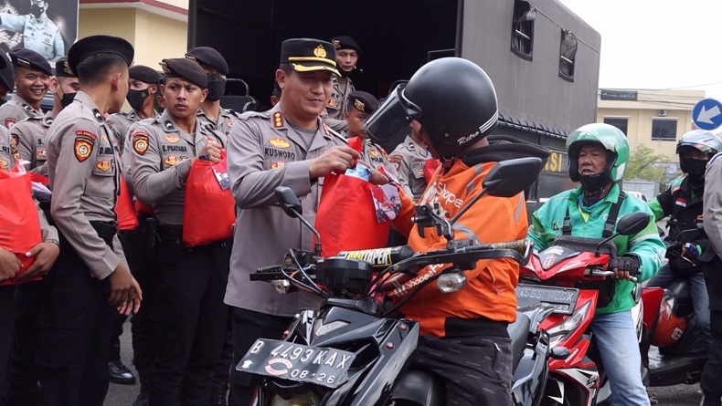 Ratusan Driver Ojol Serbu Mapolresta Bandung, Ada Apa?